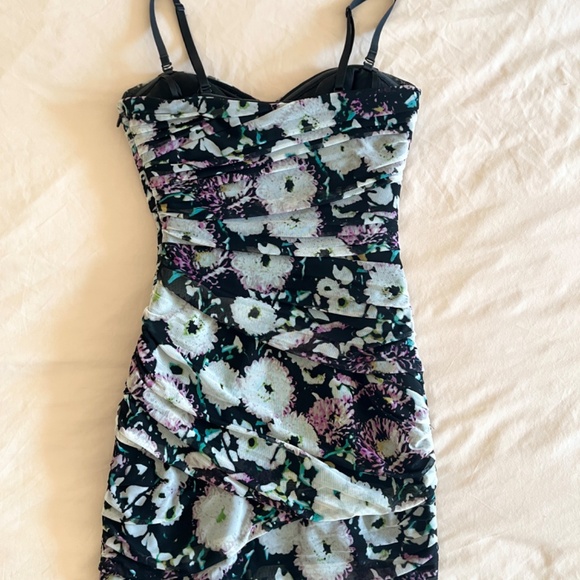 BCBGMAXAZRIA Floral Mini Cocktail Dress, Size 4 - Picture 6 of 6